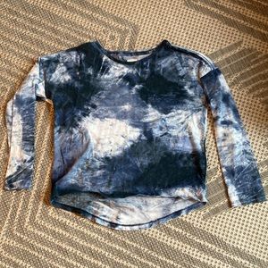 Old Navy t shirt in blue tie dye size 6-7